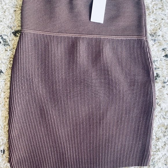 Aritzia Babaton sculpt knit mini skirt - Picture 9 of 9